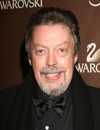 Tiro na cabeça de Tim Curry no 10º traje anual