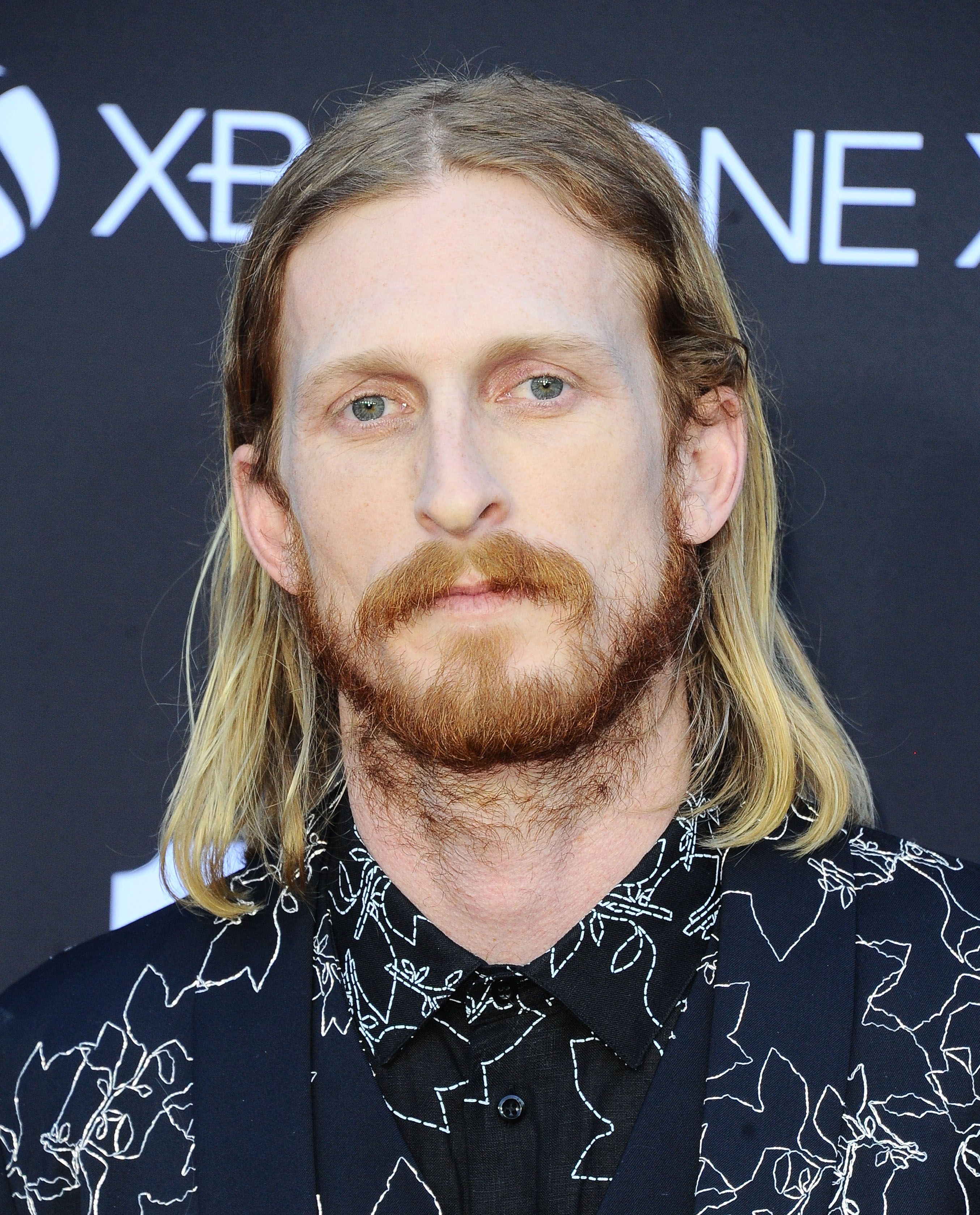 HeadsH๏τ Of Austin Amelio In The  The Walking ᴅᴇᴀᴅ 100th Episode