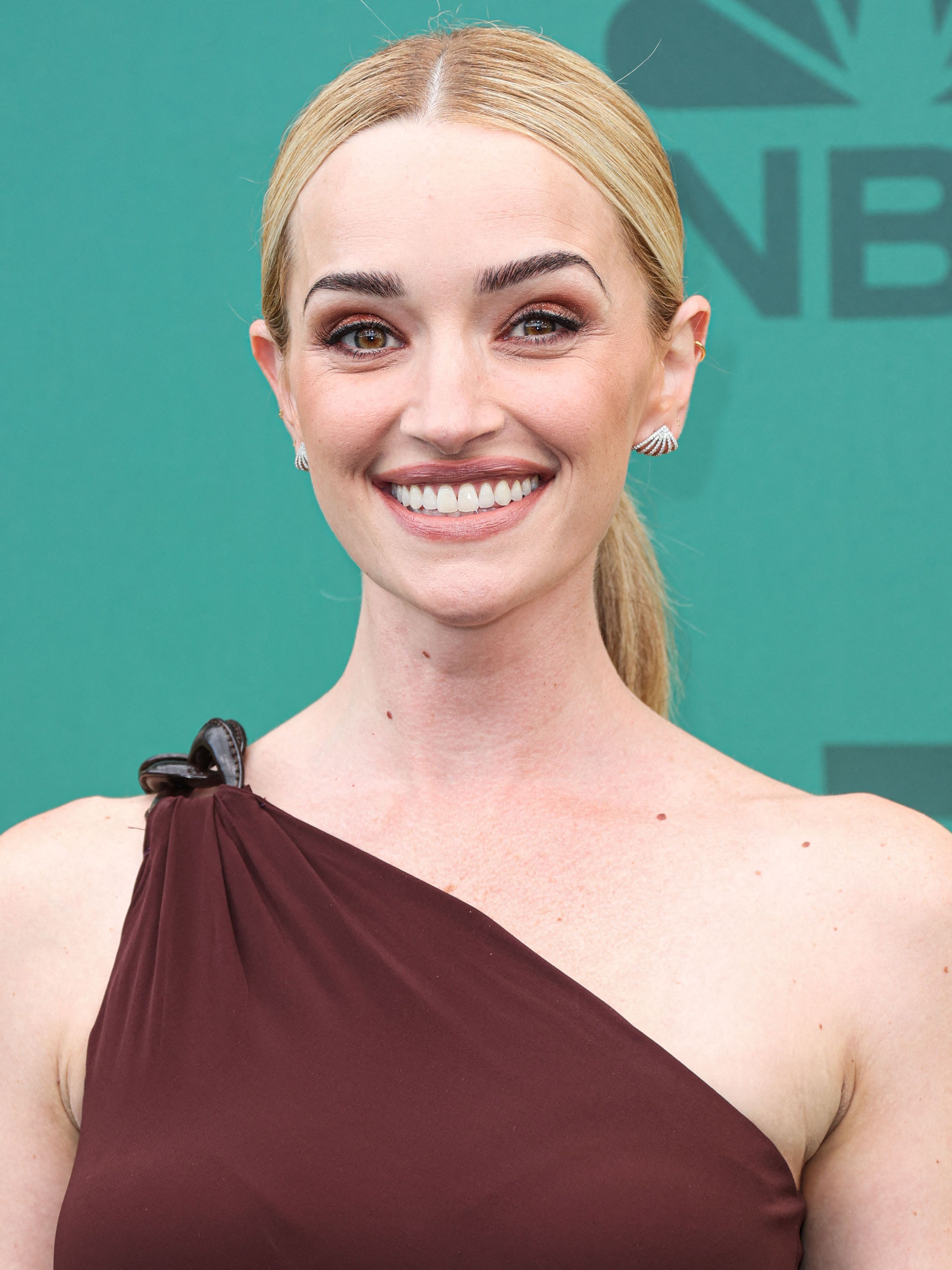 Brianne Howey Headshot 49 -ajame kasmetiniame „People Choice“ apdovanojimuose 2024 m.