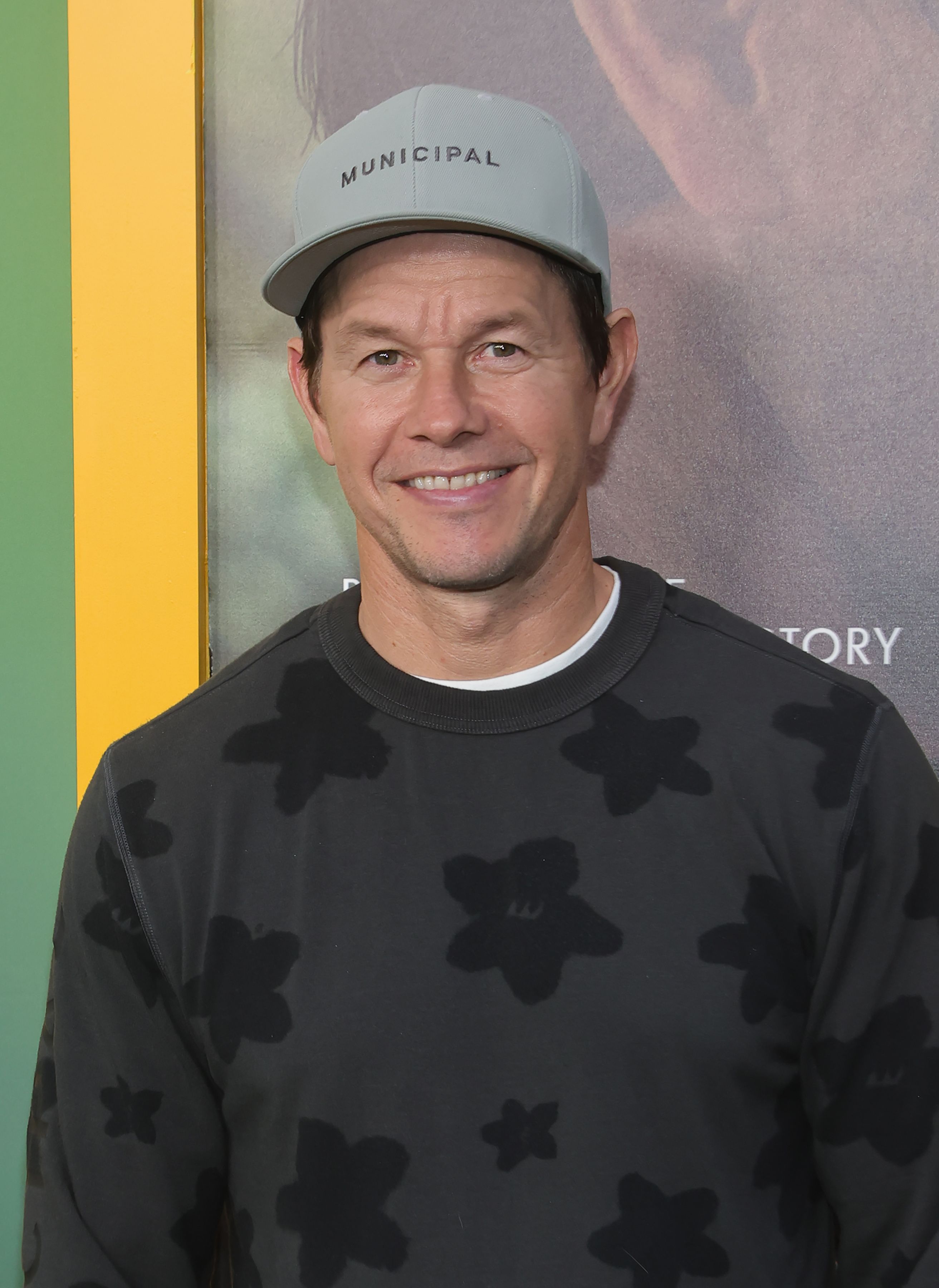 A pH๏τo of actor Mark Wahlberg at a screening of Arthur The King