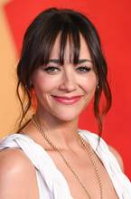 Headshot Of Rashida Jones In The 96th Academy Awards Vanity Fair Party