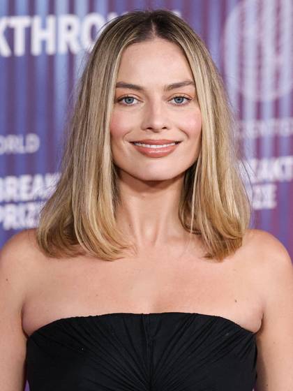 HeadsH๏τ Of Margot Robbie In The 10th Annual Breakthrough Prize Ceremony