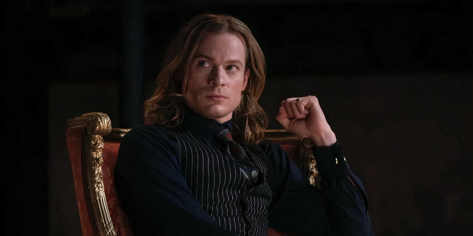 Lestat (Sam Reid) wears all black as the star witness in the trial of Louis & Claudia in Interview With The Vampire.