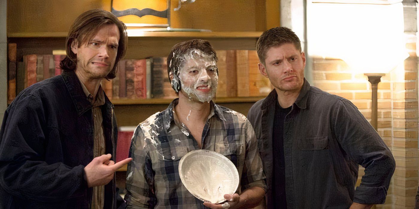 Jared Padalecki and Jensen Ackles pie Misha Collins in the face