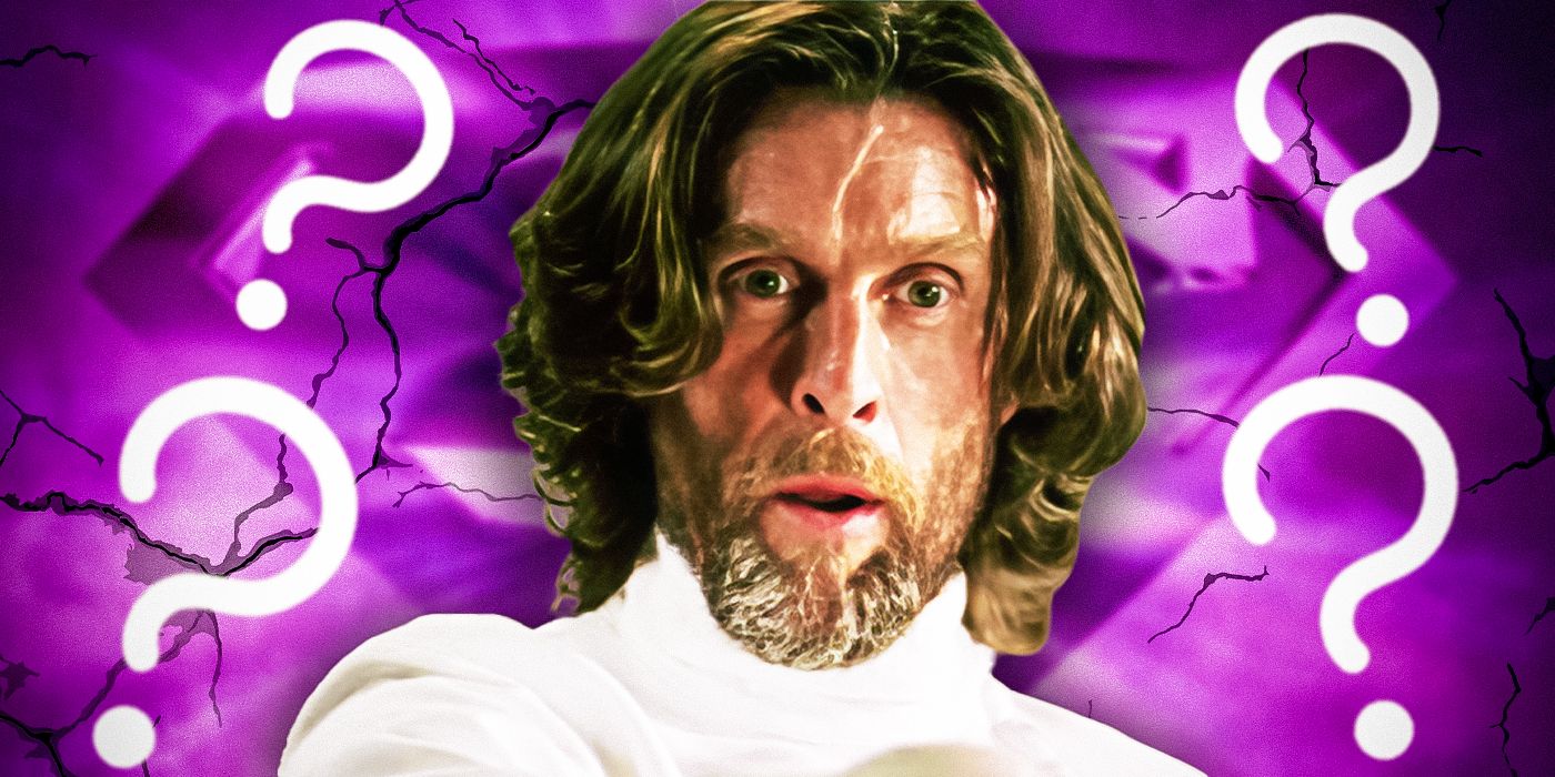 John Glover como Lionel Luthor en Smallville con el logo de Superman de fondo