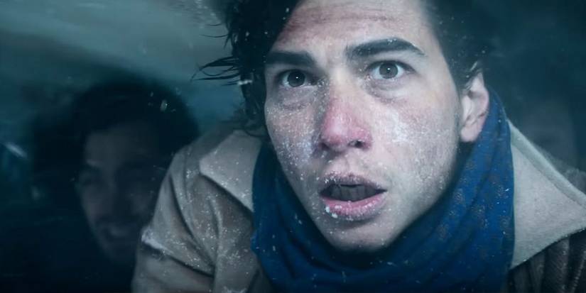Jose looking frozen and terrified in Society of the Snow 