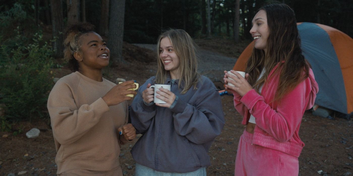 Kerrice Brooks, Maddie Ziegler e Maisy Stella em My Old Ass