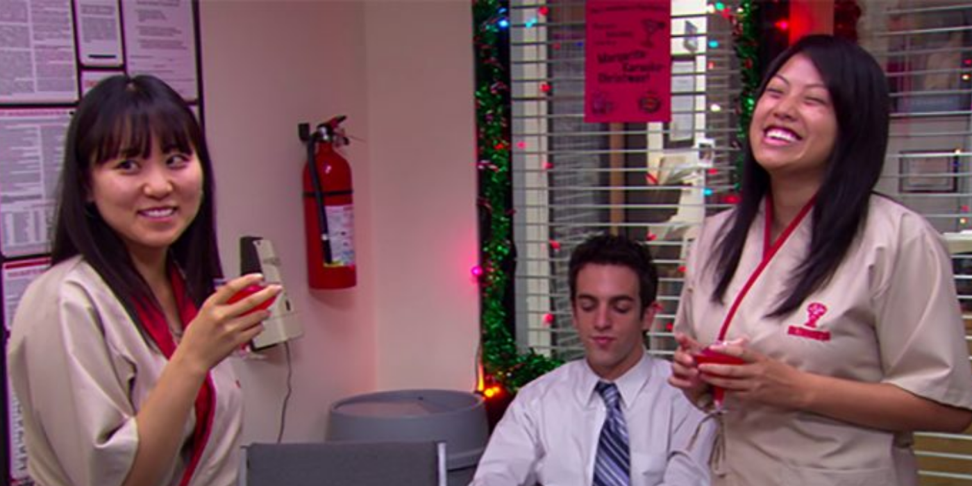 Michael and the two Waitress on The Office A Benihana Christmas Episode (1)