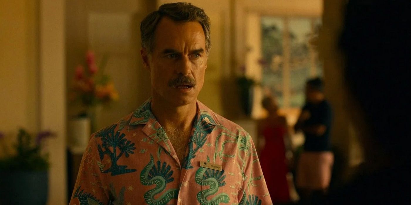 Murray Bartlett con una camisa hawaiana en The White Lotus