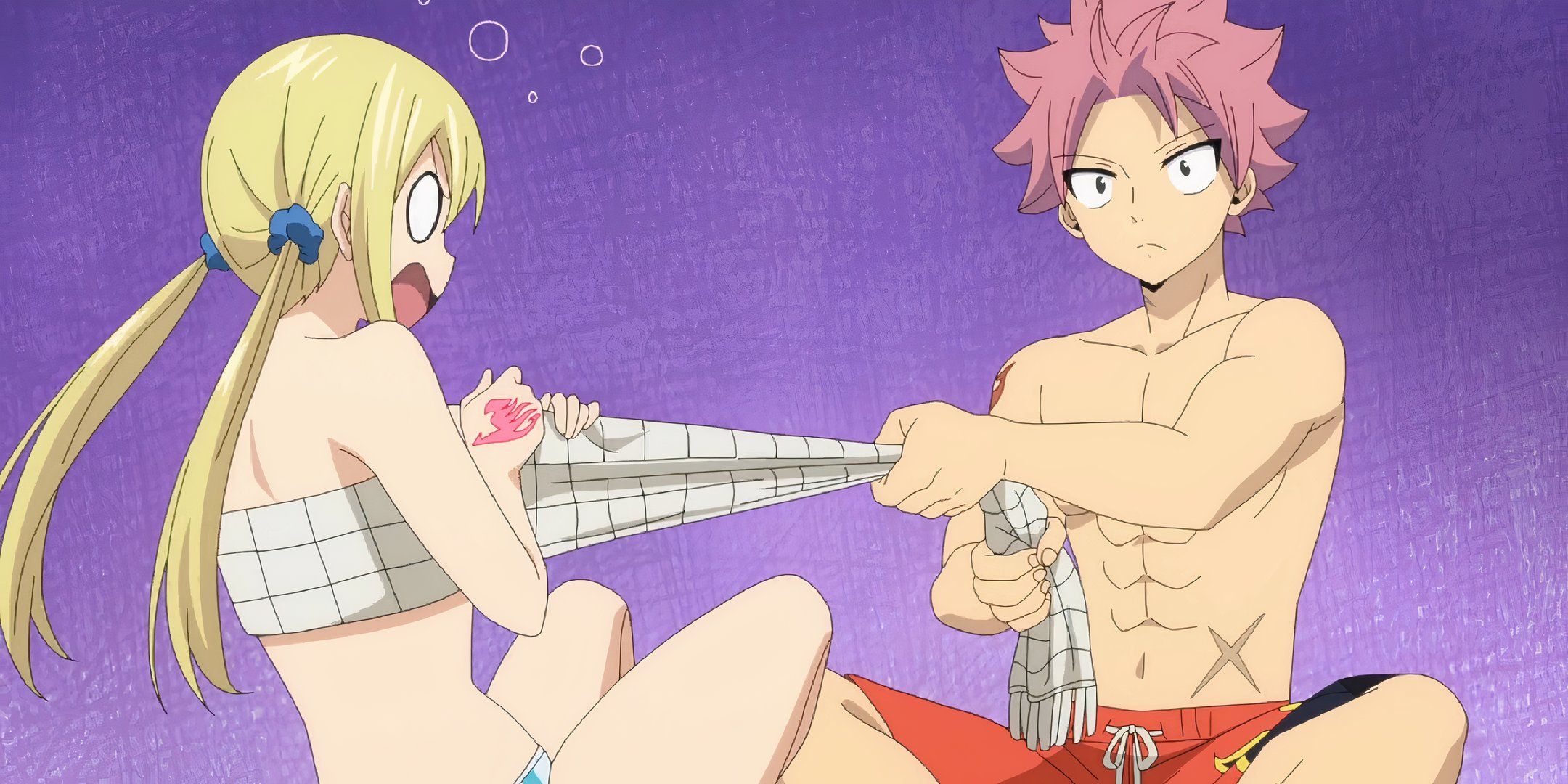 Natsu puxando seu lenço enrolado no peito de Lucy em Fairy Tail 100 Years Quest