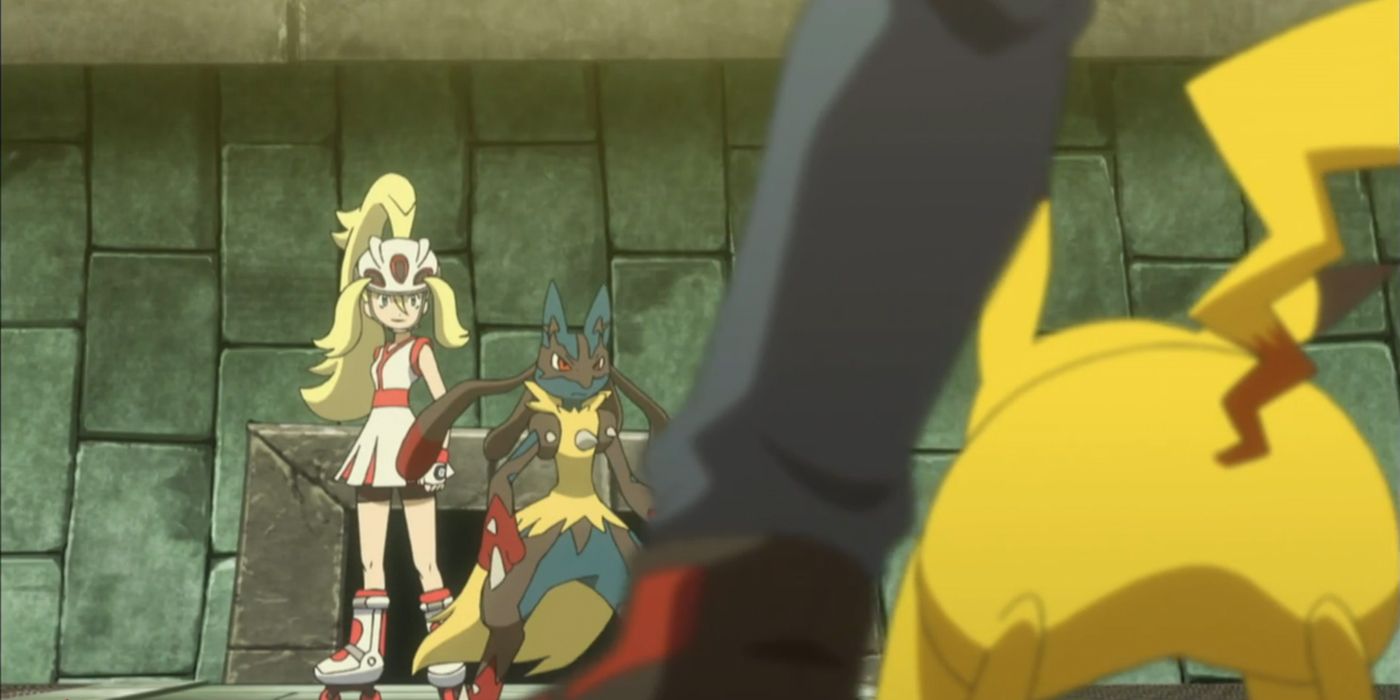 Pikachu entra em batalha contra Korrina e seu Mega Lucario.