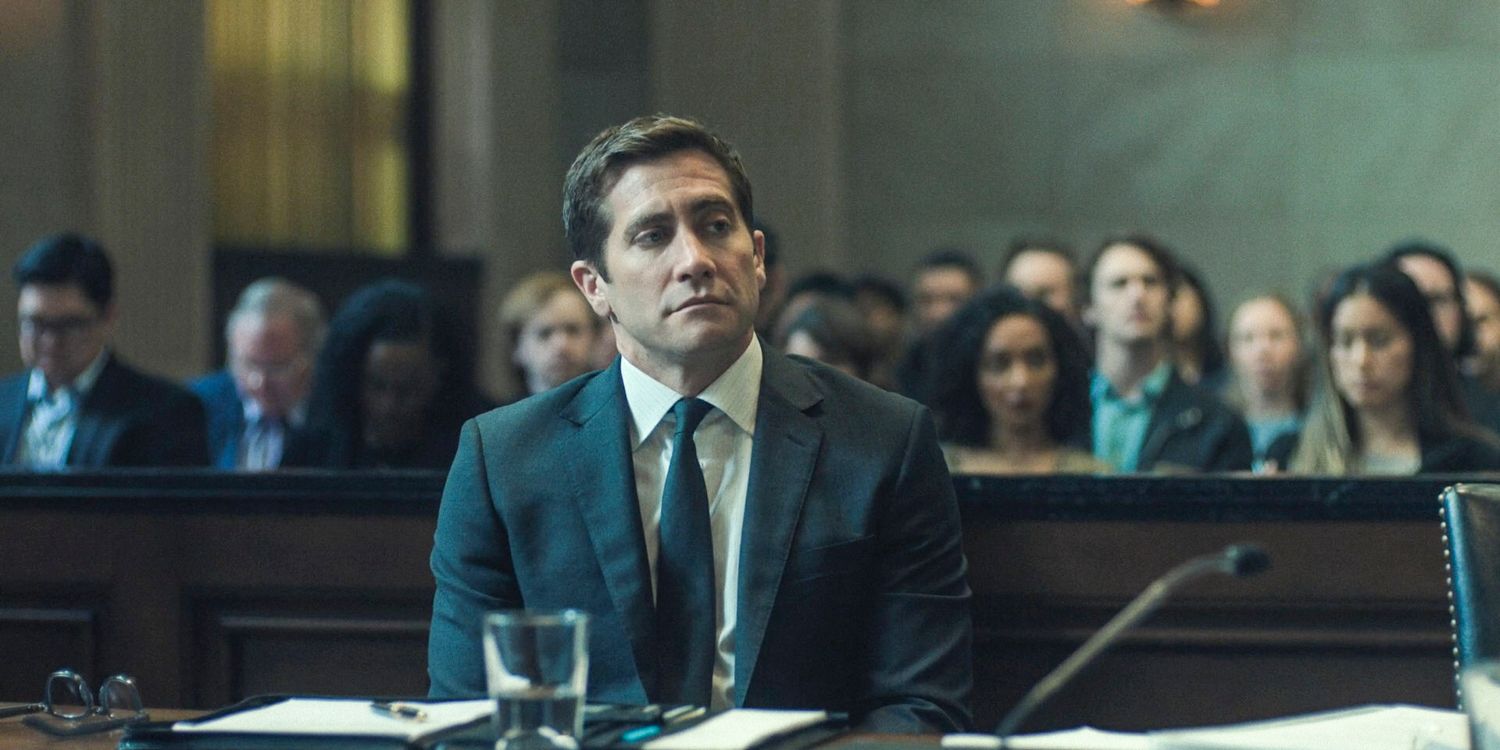 Rusty (Jake Gyllenhaal) no tribunal em seu julgamento por assassinato em Presumed Innocent, temporada 1, episódio 6