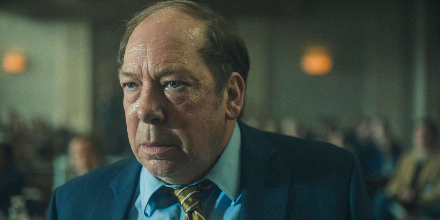 Raymond Horgan (Bill Camp) quedó congelado segundos antes de sufrir un ataque cardíaco en el episodio 6 de la temporada 1.