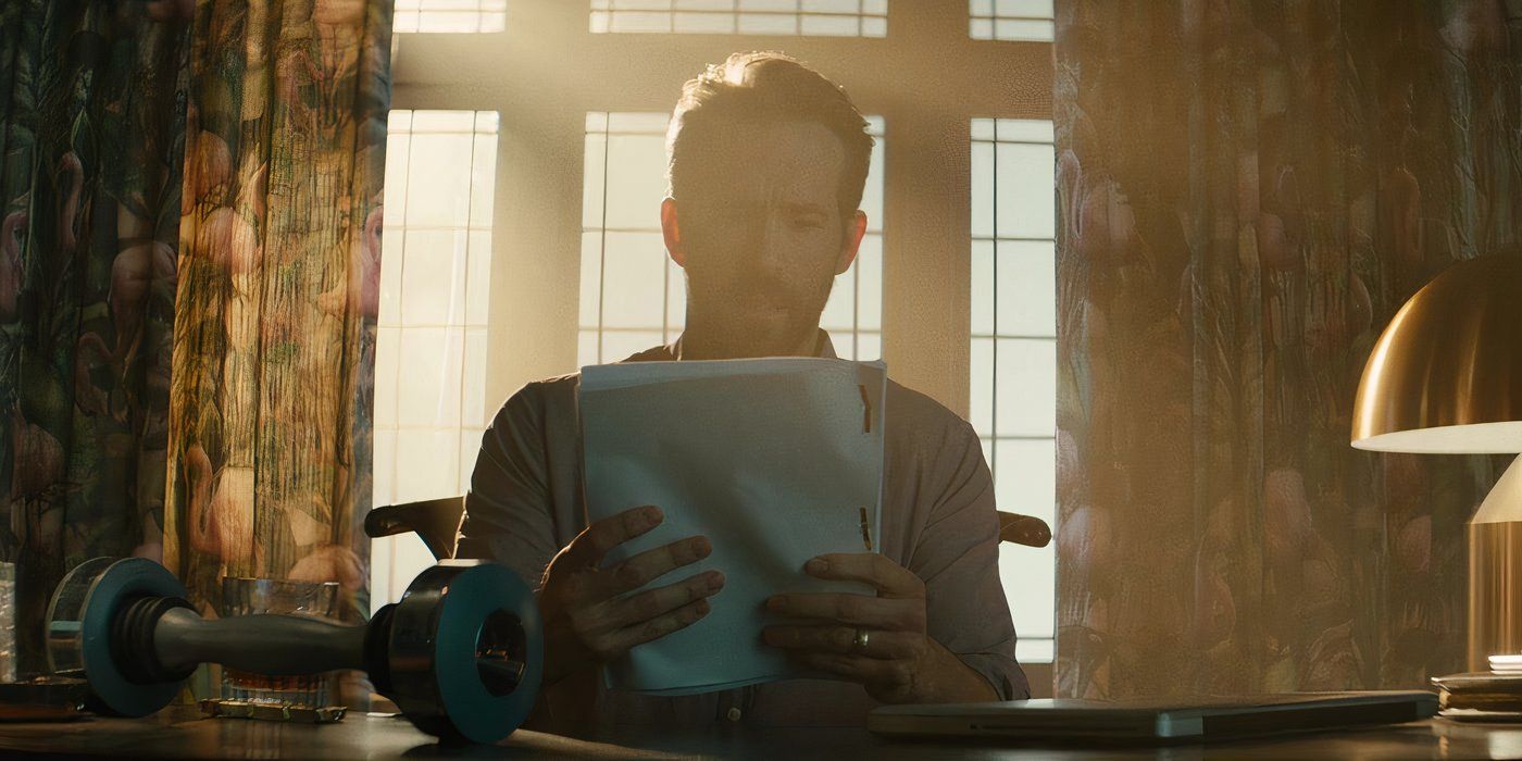 Ryan Reynolds looks at the Green Lantern script at the end of Deadpool 2 (2018)