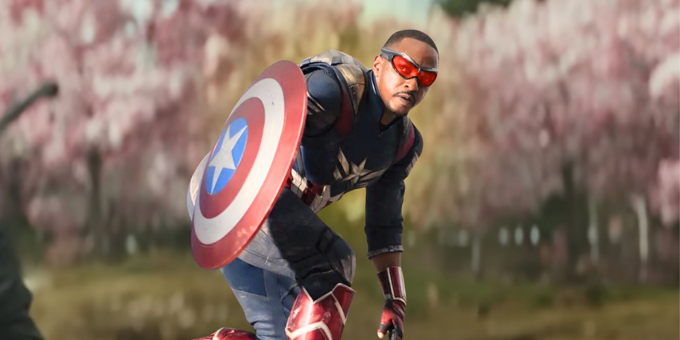 Sam Wilson vestindo seu novo traje do Capitão América e empunhando o escudo em Admirável Mundo Novo