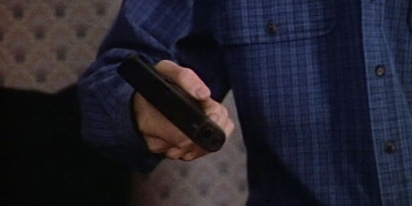 A closeup of Scott holding a gun in Beverly Hills 90210's "The Next Fifty Years" episode