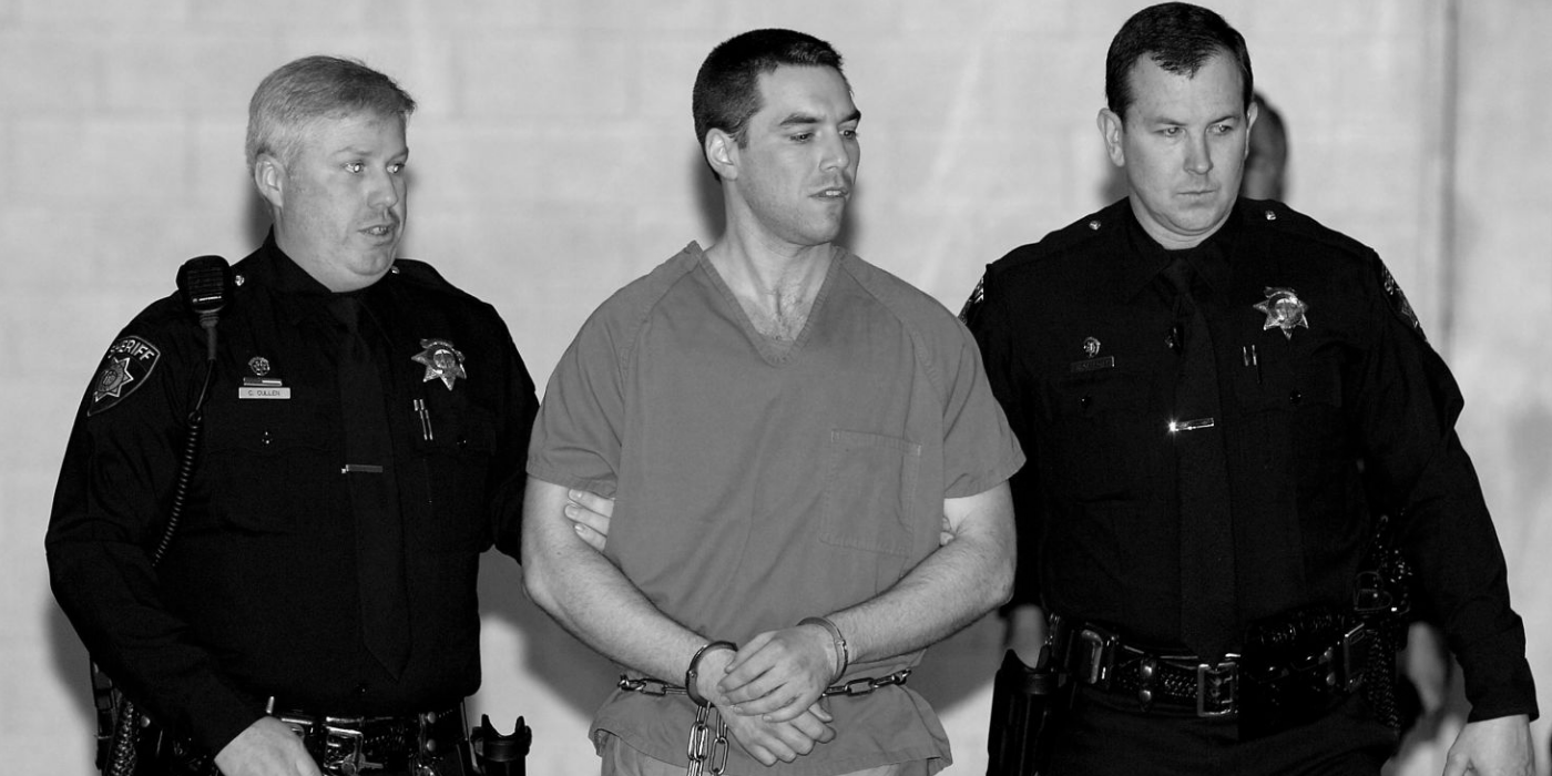 Scott Peterson being arrested by two police officers