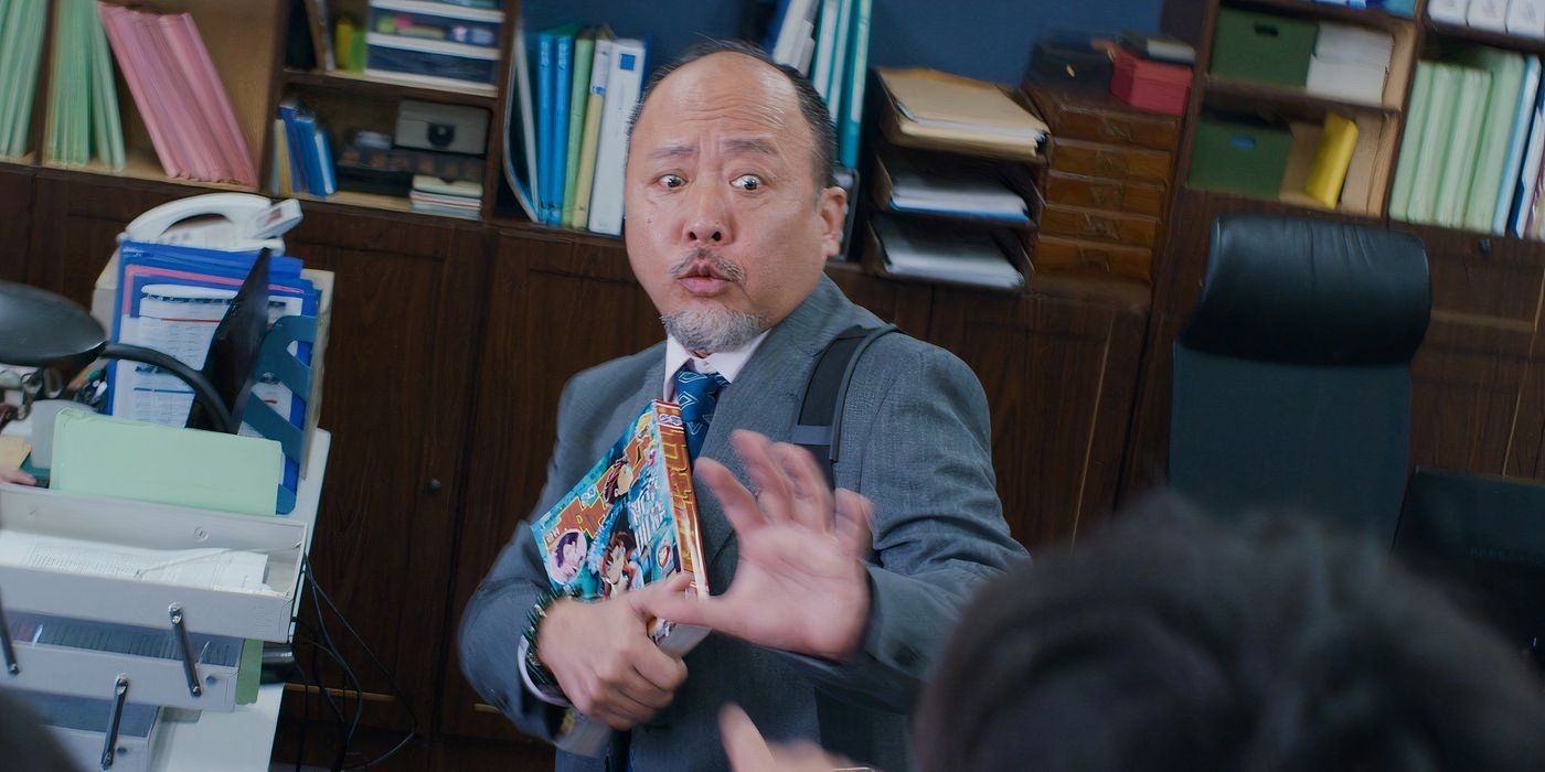 Shigeru Nagahisa holding a manga and looking scared in Mondays