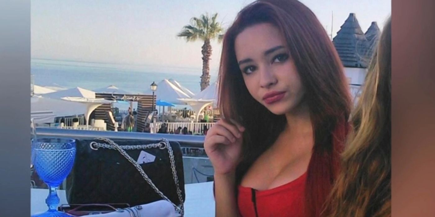 Sophie Sierra em 90 Day Fiance em foto antiga usando vestido vermelho com cabelo ruivo