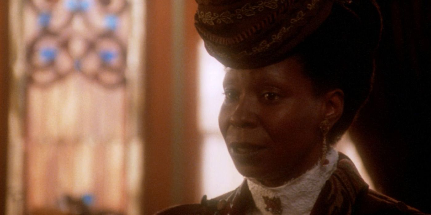 Guinan Timeline: Every Star Trek Era TNGs Bartender Appears In