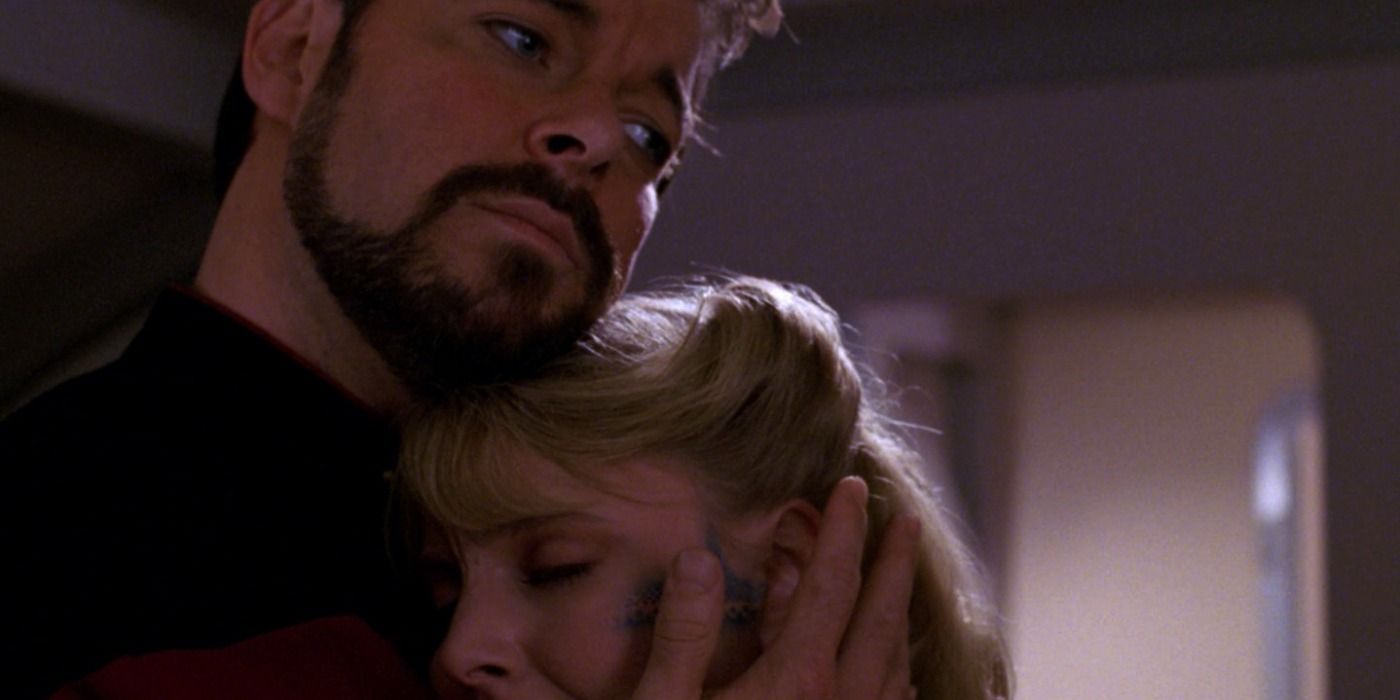 Star Trek's Kirk & Riker Both Romanced Murderers