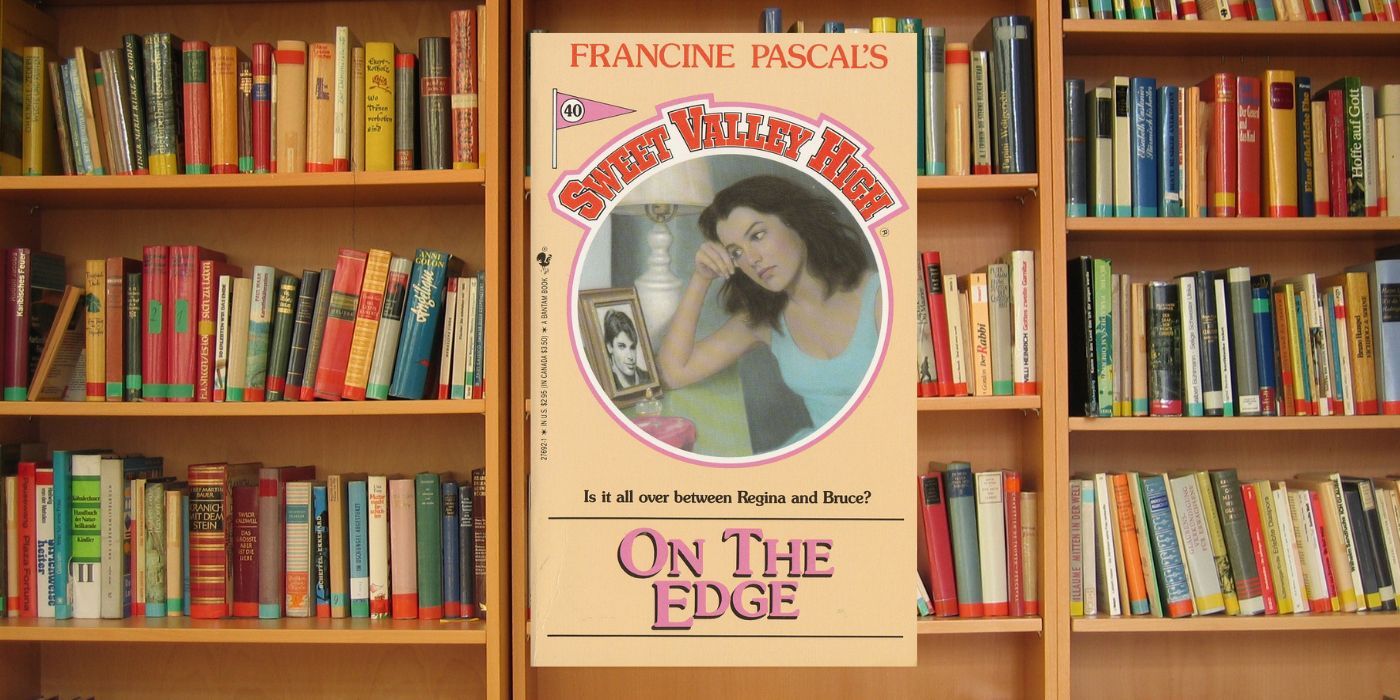 Capa Sweet Valley High On The Edge com fundo de estante