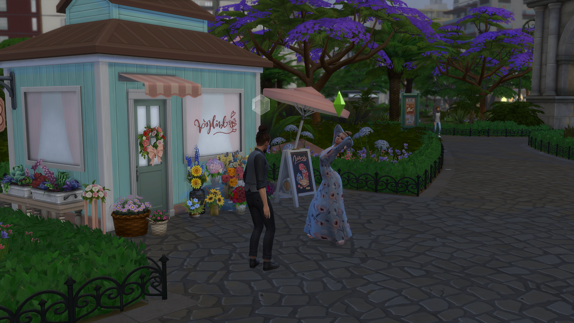 The Sims 4 Sim apaixonada fazendo uma dança sedutora em frente a uma loja de presentes no parque para seu encontro.