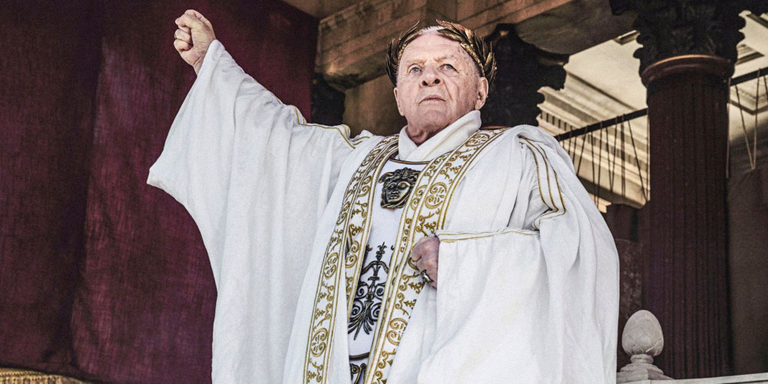 Anthony Hopkins vestido como un antiguo emperador romano y con 