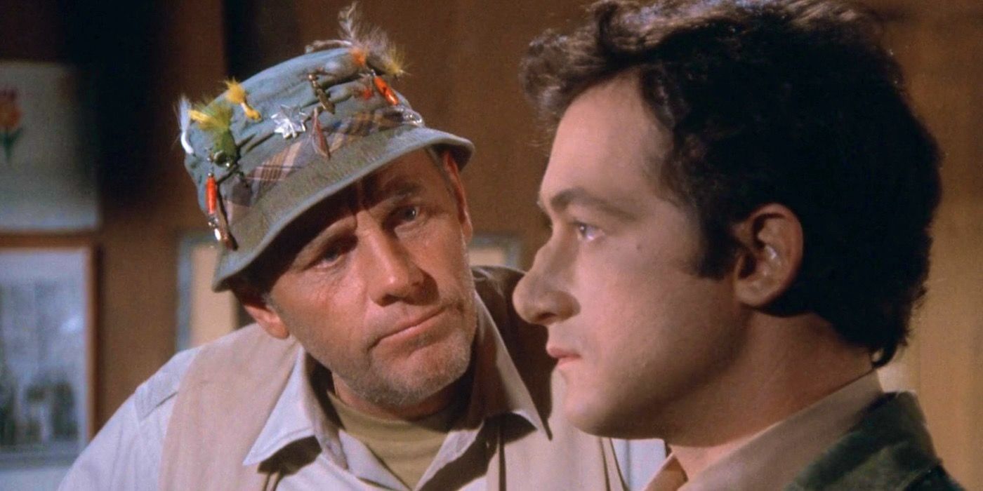 Todd Susman como Private Baker y McLean Stevenson como Henry Blake en la temporada 2 de MASH