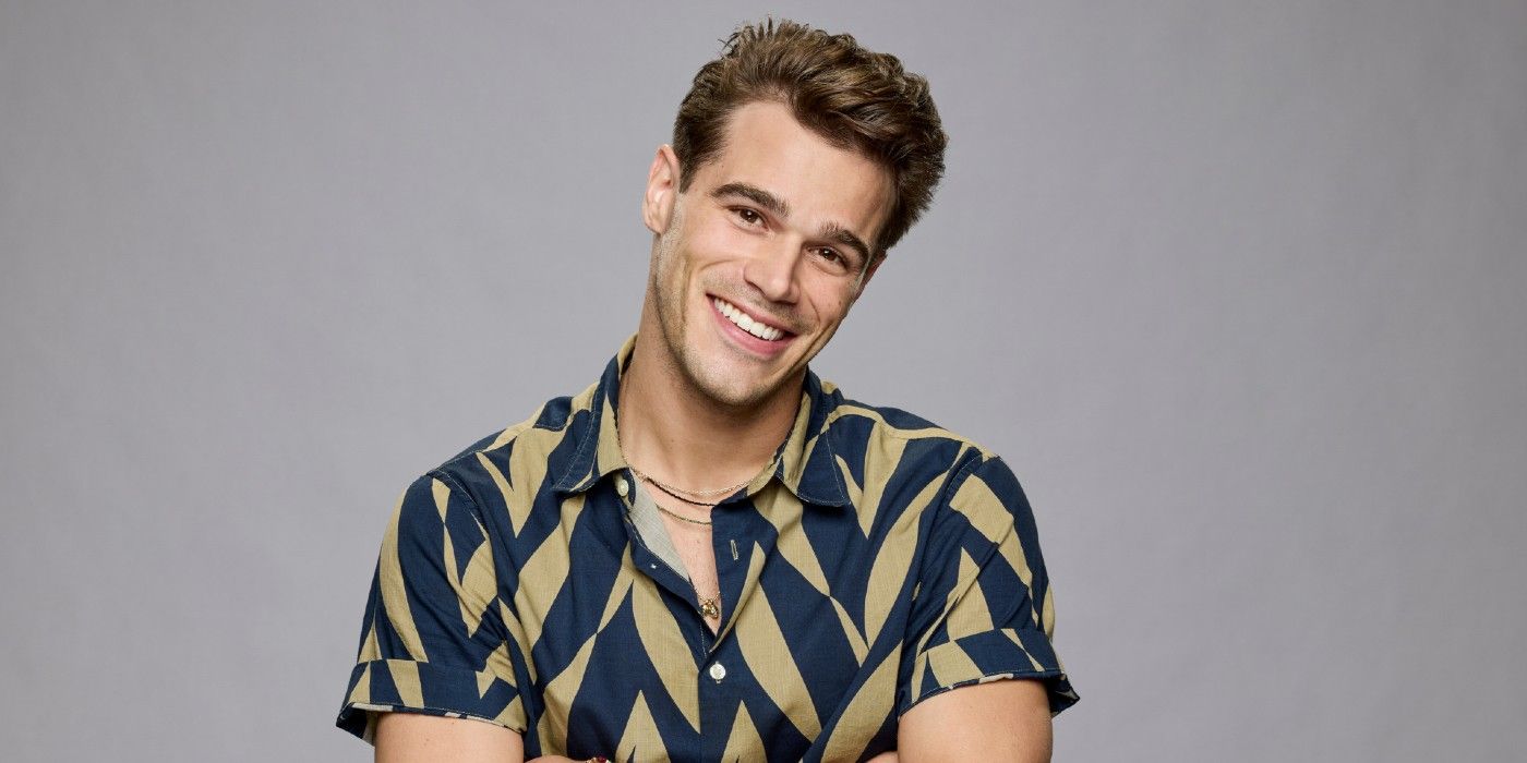 Tucker Des Lauriers de Gran Hermano 26 frente a un fondo gris.