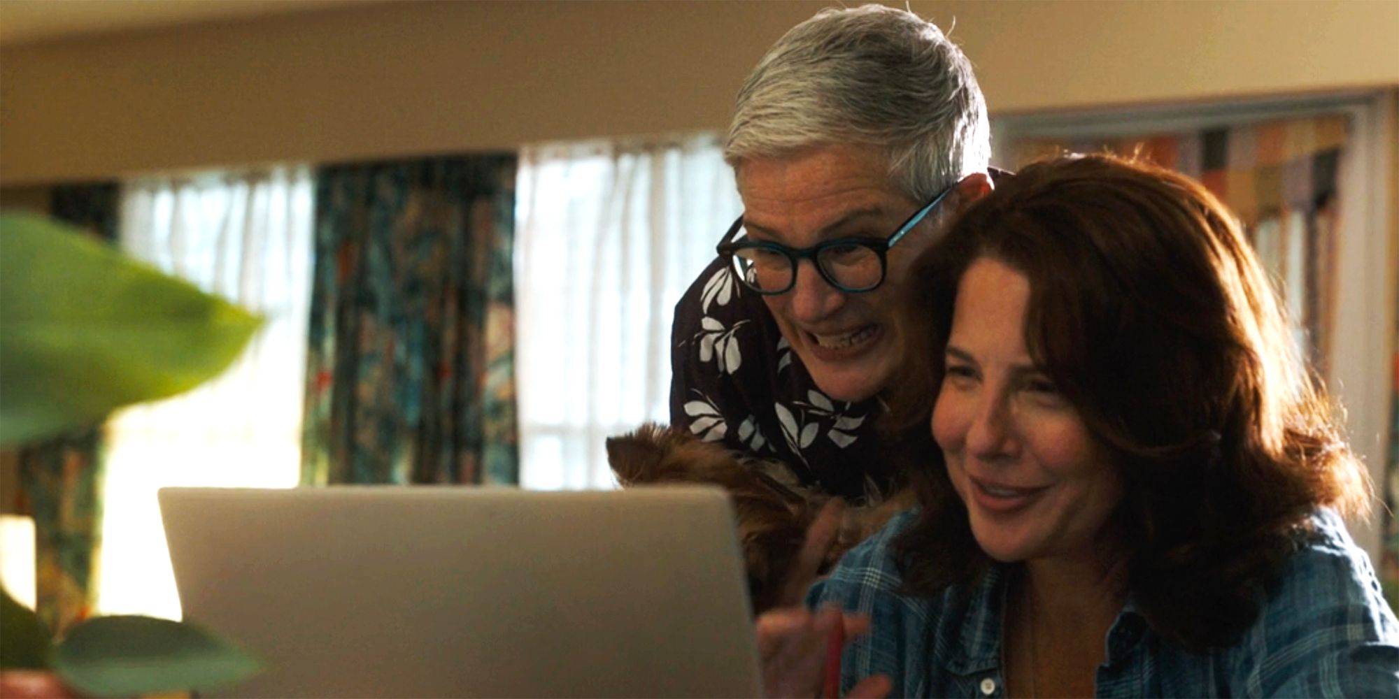 Velma and Teddi looking at the computer in Tracker