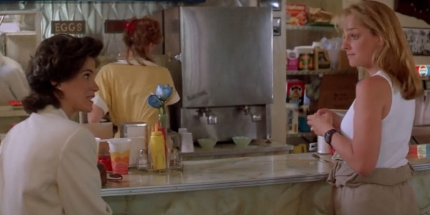 Jami Gertz as Dr. Melissa Reeves and Helen Hunt as Jo Harding talking in Twister (1996)