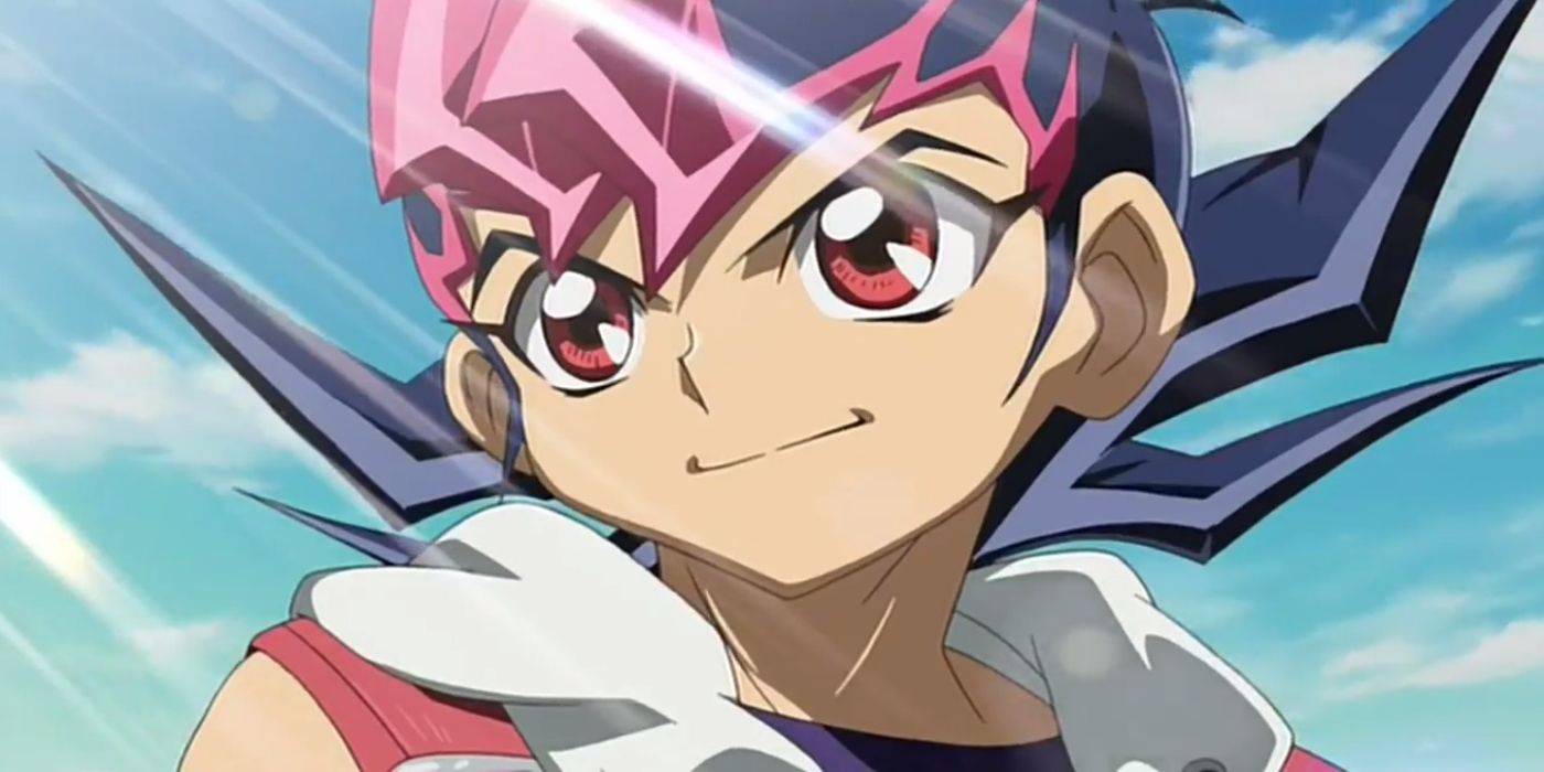 O rosto de Yuma Tsukumo é justaposto contra um fundo de céu azul. Ele está sorrindo. Ele aparece na série Yu-Gi-Oh ZeXal. 