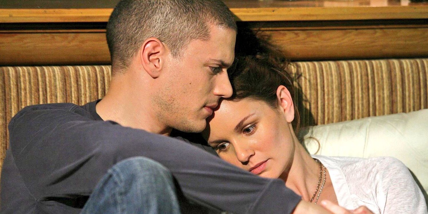 Sara leaning her head on Michael in bed in Prison Break