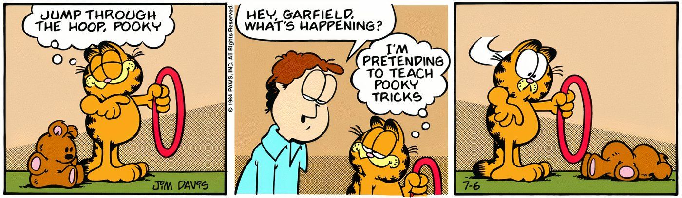 Garfield ensinando seu ursinho de pelúcia Pooky a pular um arco.