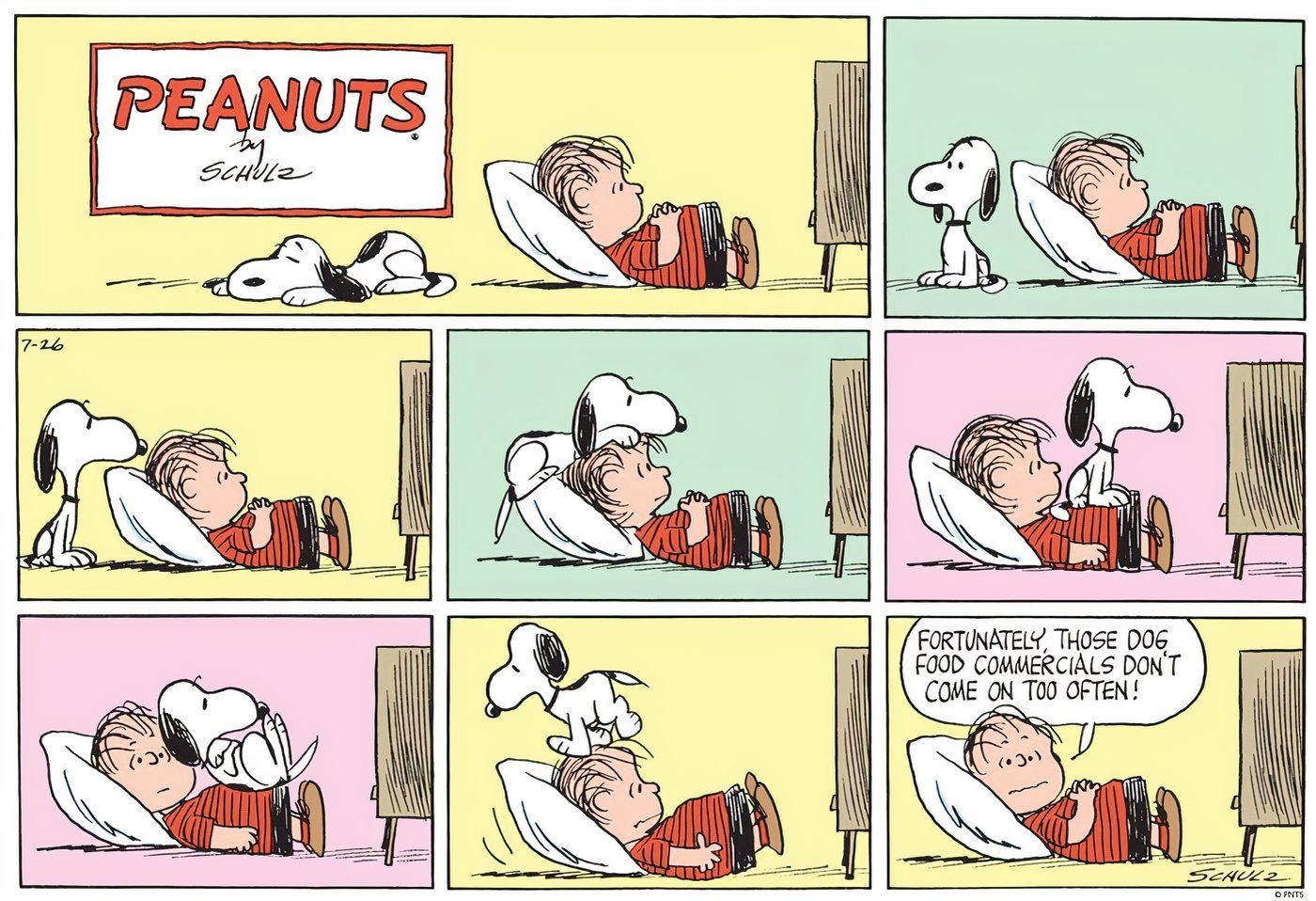 Snoopy sentado em cima de Linus para assistir TV em Peanuts.
