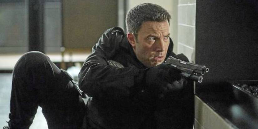 Ben Affleck wearing all black and aiming a gun The Accountant