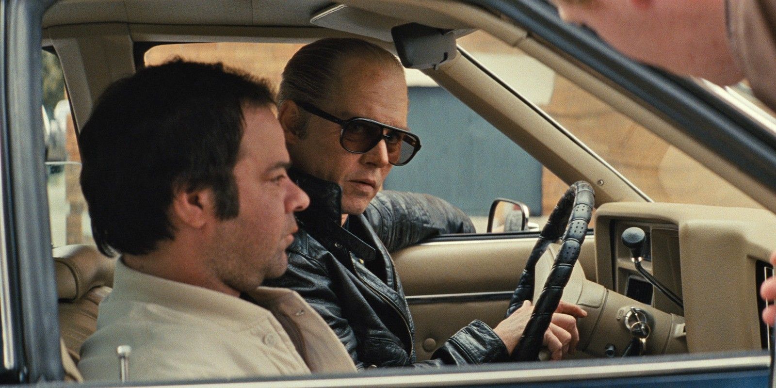 Stephen Flemmi e James Bulger in macchina in Black Mass