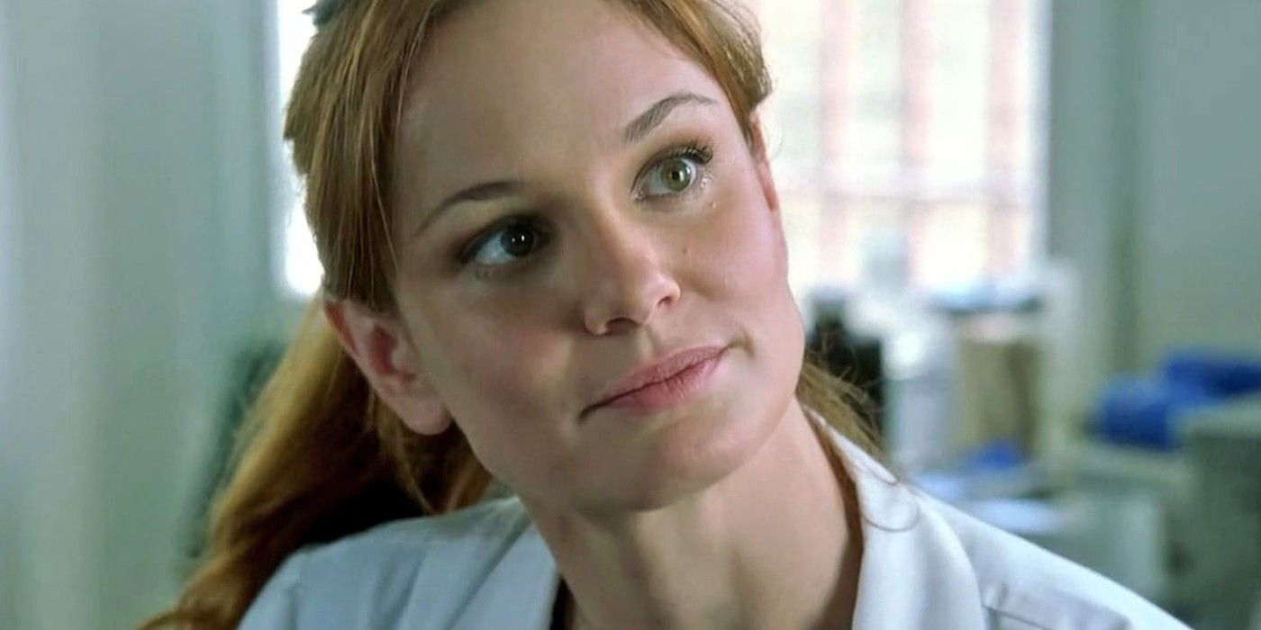 Sara smiling in the infirmary in Prison Break season 1