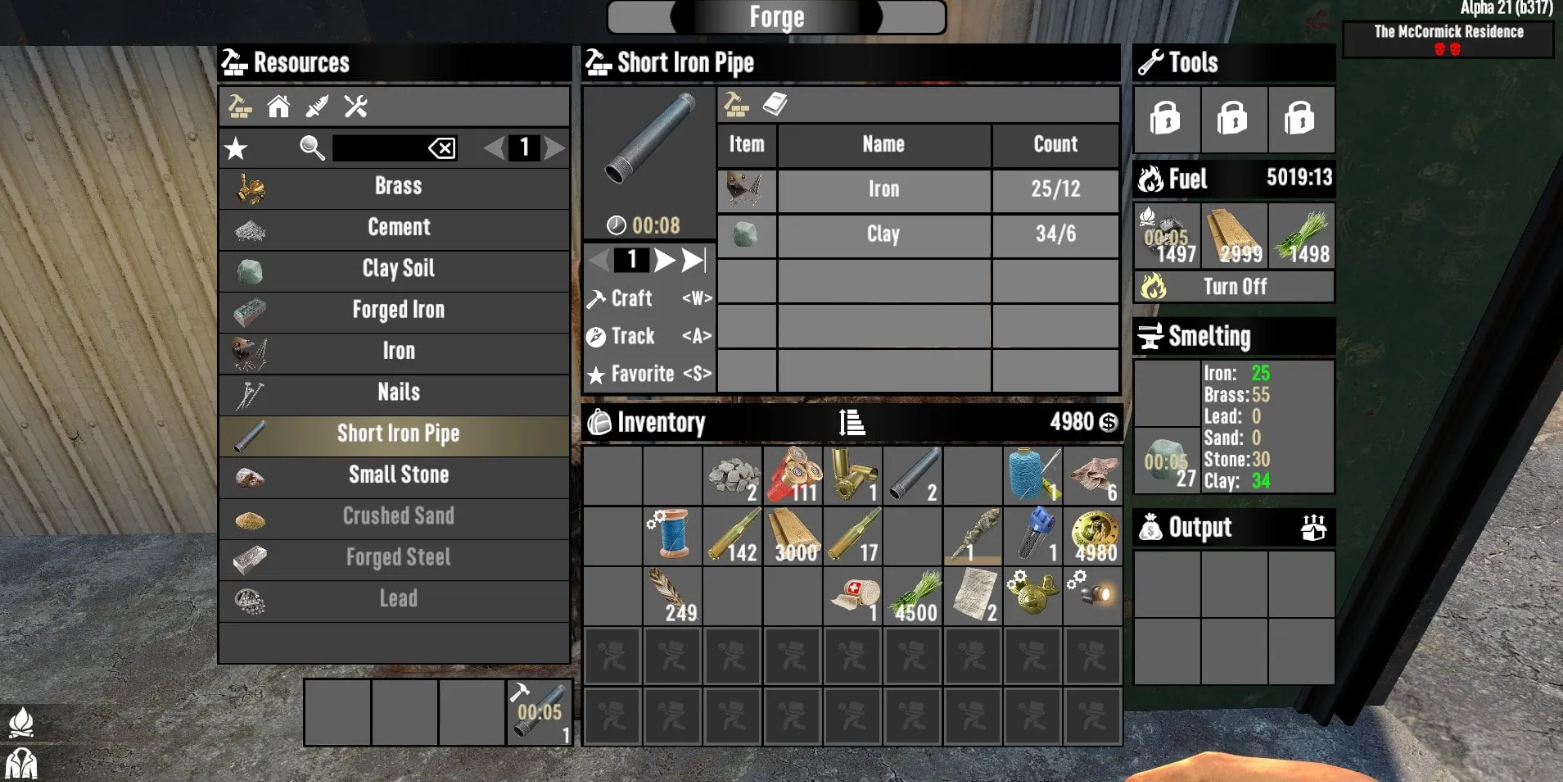 Um jogador usando o menu forja em 7 Days To Die