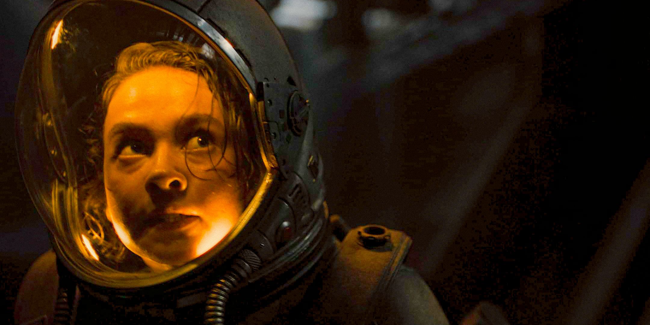 Rain (Cailee Spaeny) en combinaison spatiale dans Alien : Romulus