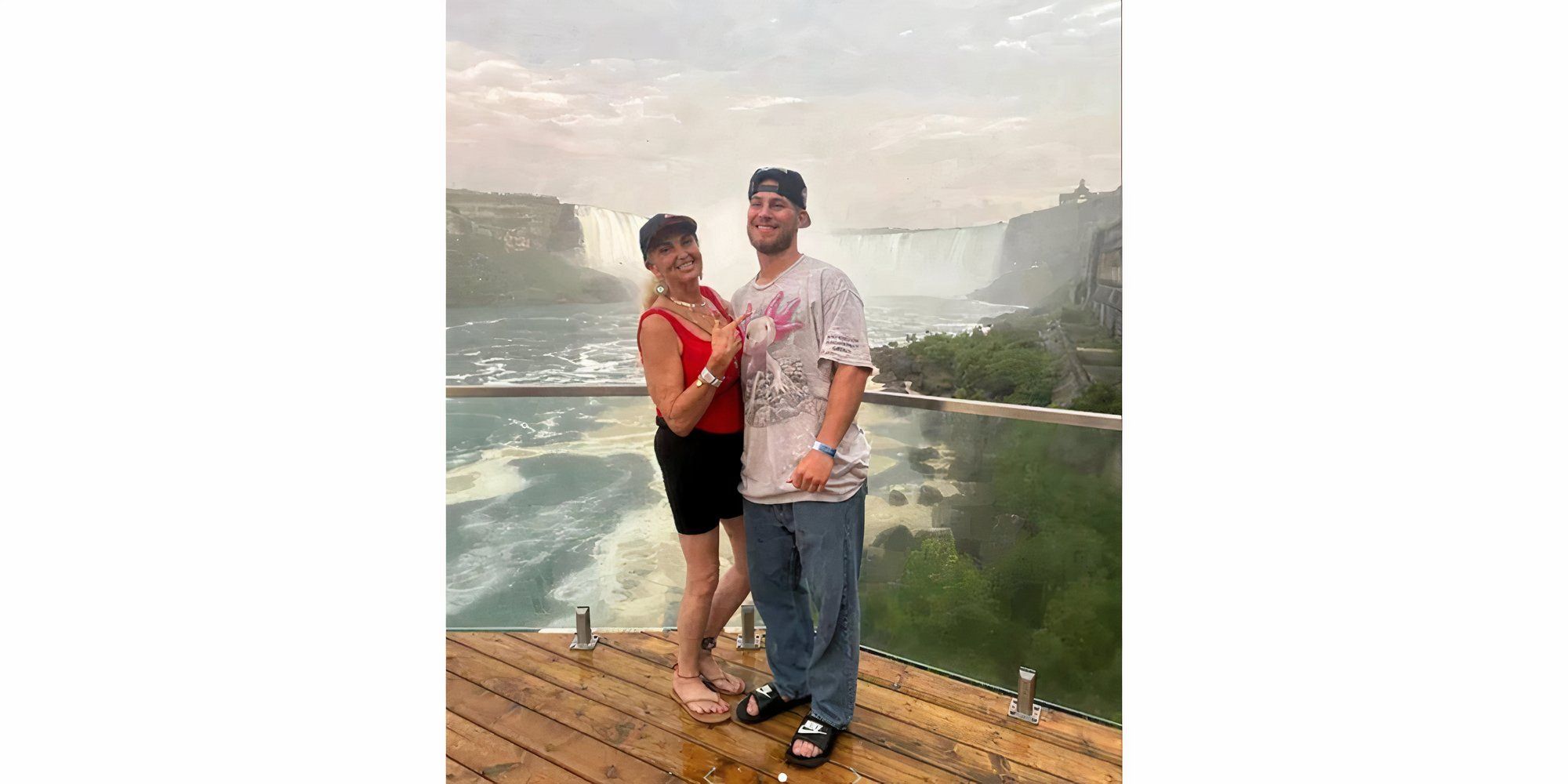 Angela Deem em 90 Day Fiance com jovem nas Cataratas do Niágara