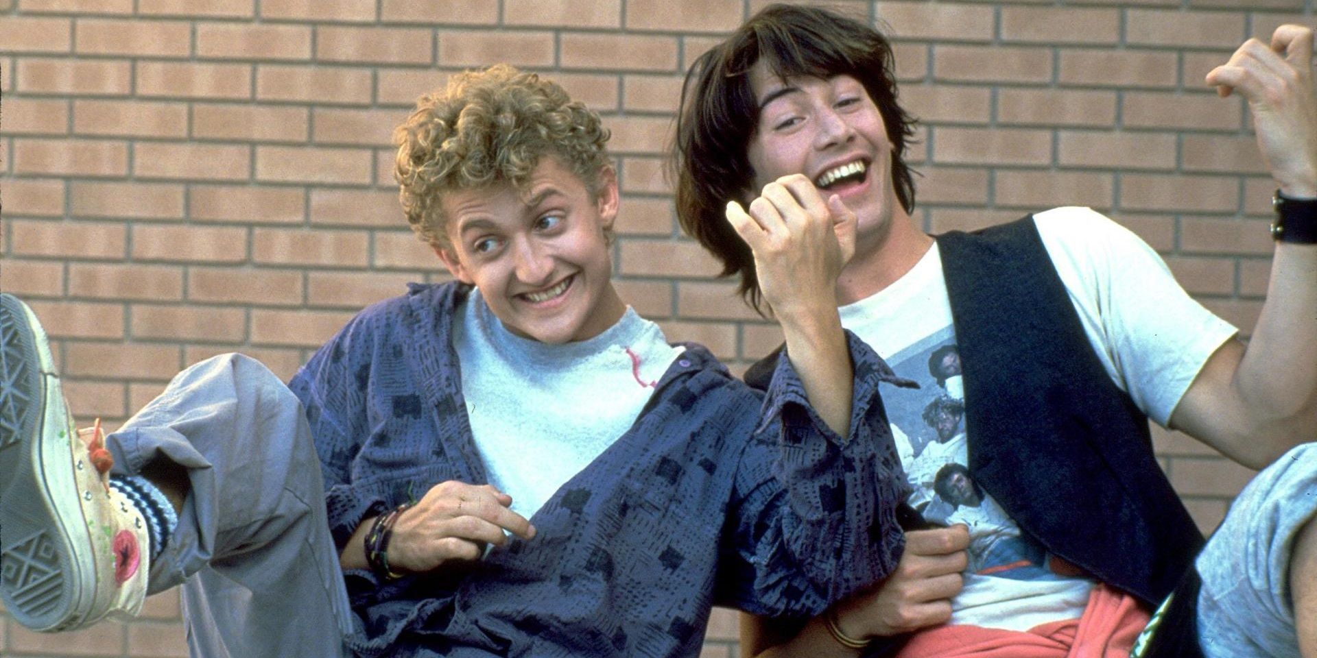 Bill e Ted tocando guitarra imaginária