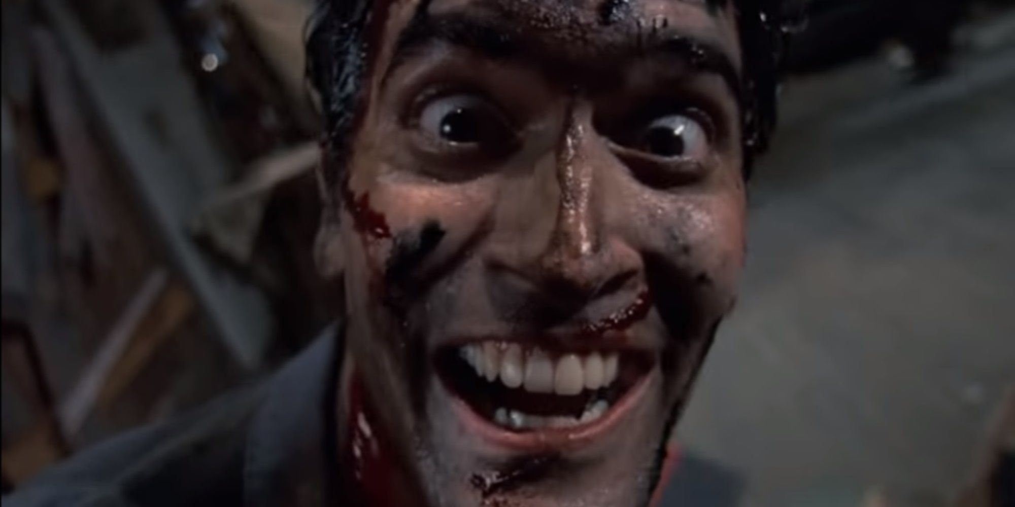 El cameo Evil Dead Rise de Bruce Campbell evita hábilmente un agujero en la trama con la trilogía original de Sam Raimi