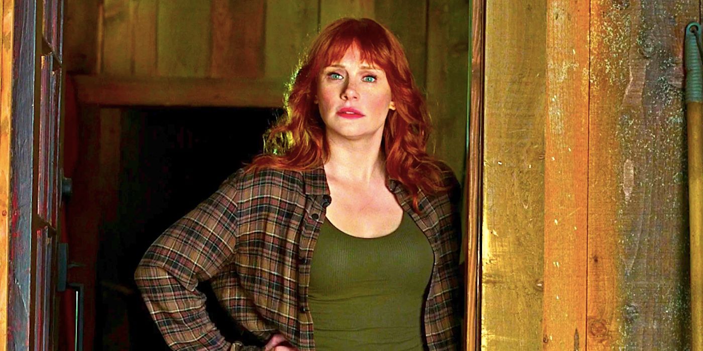 Bryce Dallas Howard as Claire stands in a doorway looking worried in Jurᴀssic World Dominion