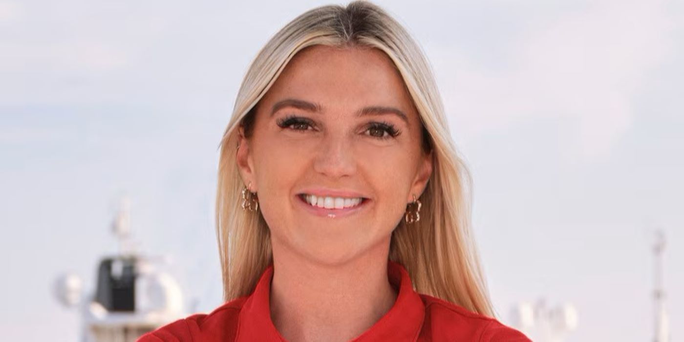 Carrie O'Neill do Below Deck Med sorrindo em sua foto promocional