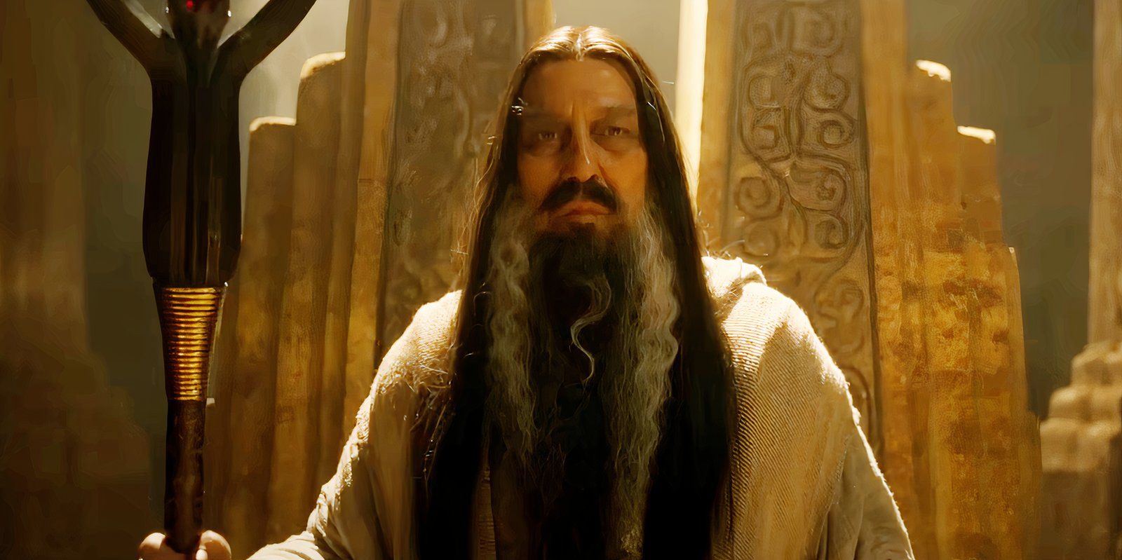 Ciarán Hinds como um mago das trevas em O Senhor dos Anéis The Rings of Power temporada 2