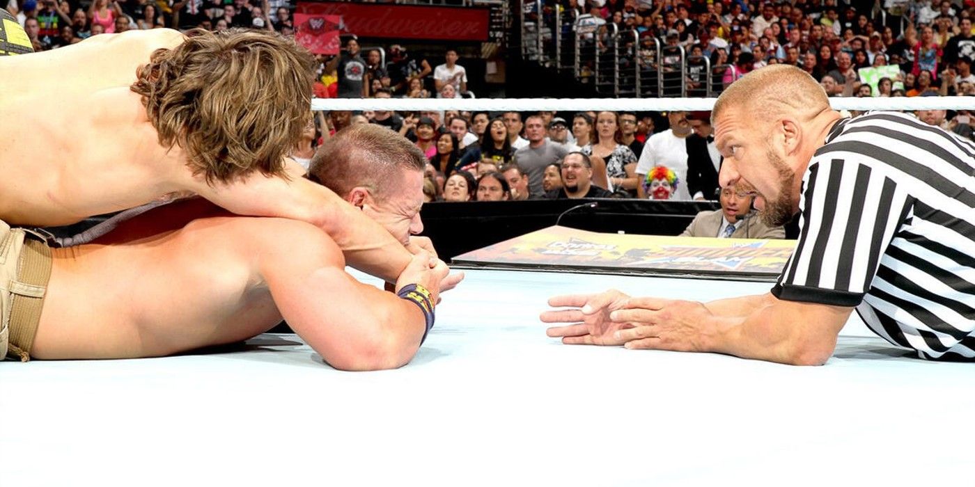 Daniel Bryan aplica STF em John Cena na frente de Triple H no WWE SummerSlam 2013