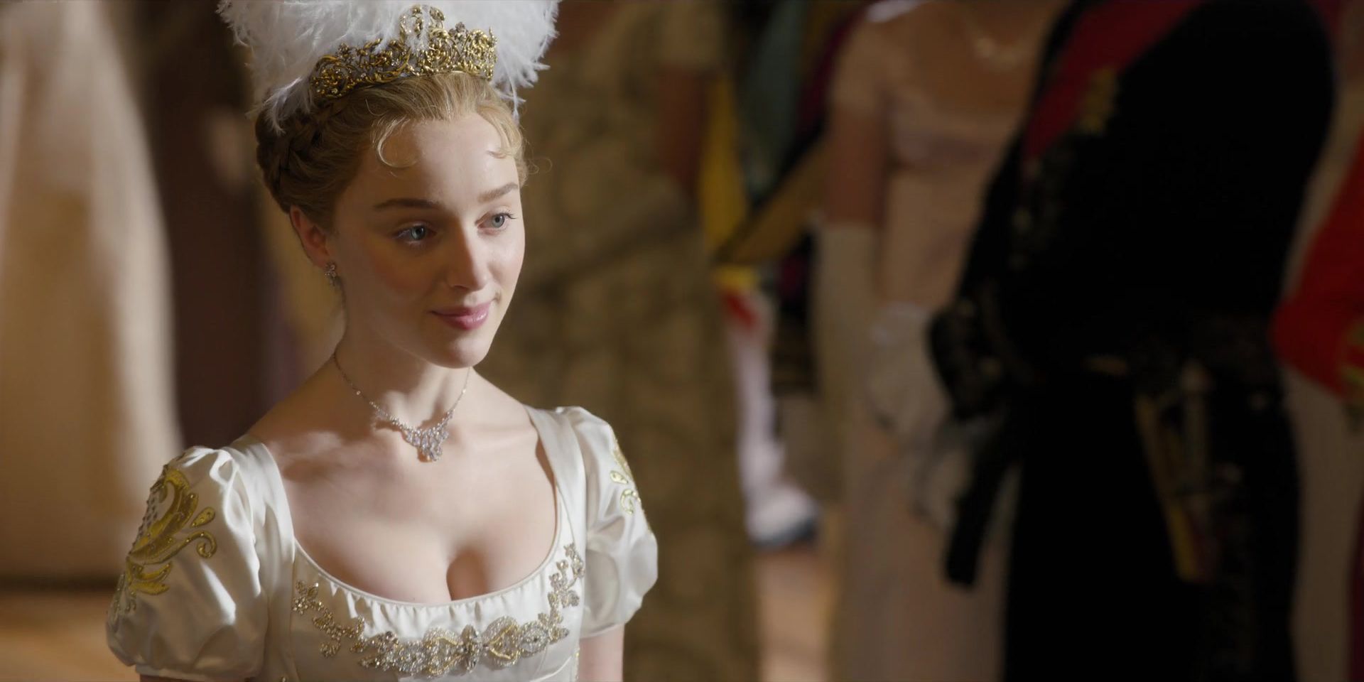 Daphne Bridgerton (Phoebe Dynevor) kneeling before Queen Charlotte in her debut in Bridgerton Season 1, Episode 1, 