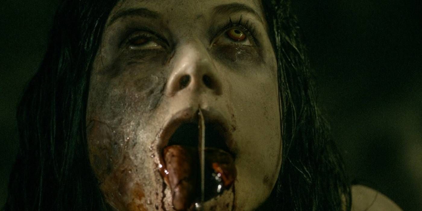 Evil Dead (2013) Deadite lambe faca